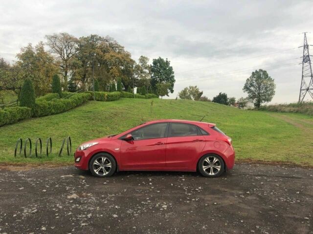 Красный Хендай i30, объемом двигателя 1.6 л и пробегом 233 тыс. км за 6500 $, фото 1 на Automoto.ua