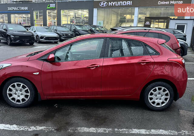 Красный Хендай i30, объемом двигателя 1.58 л и пробегом 95 тыс. км за 10500 $, фото 1 на Automoto.ua