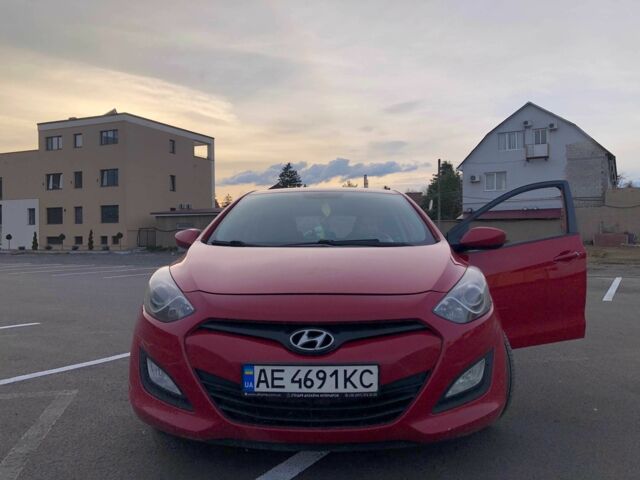 Красный Хендай i30, объемом двигателя 1.6 л и пробегом 233 тыс. км за 6500 $, фото 4 на Automoto.ua