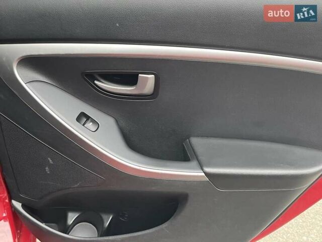 Хендай i30 2013 в Киеве на Automoto.ua Красный Хендай i30, объемом двигателя 1.4 л и пробегом 122 тыс. км за 9790 $, фото 20 на Automoto.ua