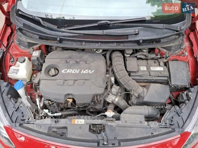 Красный Хендай i30, объемом двигателя 1.58 л и пробегом 208 тыс. км за 7700 $, фото 7 на Automoto.ua