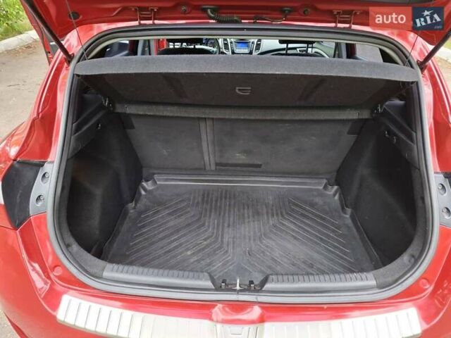 Красный Хендай i30, объемом двигателя 1.58 л и пробегом 208 тыс. км за 7700 $, фото 11 на Automoto.ua