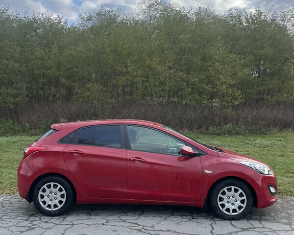 Хендай i30 2013 в Емильчином на Automoto.ua Красный Хендай i30, объемом двигателя 1.4 л и пробегом 85 тыс. км за 8200 $, фото 5 на Automoto.ua