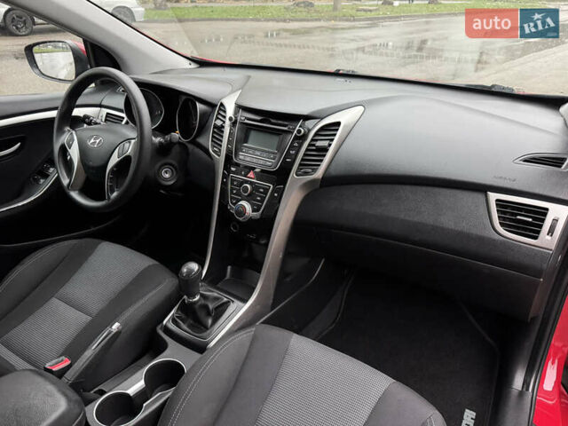 Червоний Хендай i30, об'ємом двигуна 1.4 л та пробігом 72 тис. км за 7800 $, фото 32 на Automoto.ua
