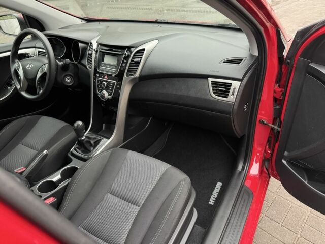Червоний Хендай i30, об'ємом двигуна 1.4 л та пробігом 72 тис. км за 7800 $, фото 15 на Automoto.ua