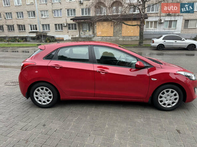 Червоний Хендай i30, об'ємом двигуна 1.4 л та пробігом 72 тис. км за 7800 $, фото 6 на Automoto.ua