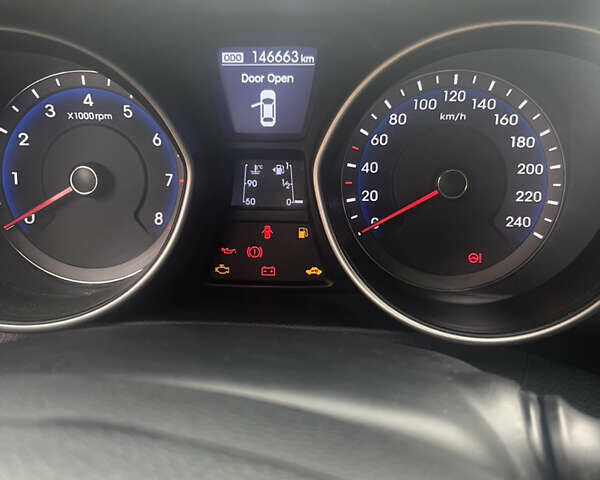 Червоний Хендай i30, об'ємом двигуна 1.6 л та пробігом 140 тис. км за 6500 $, фото 5 на Automoto.ua