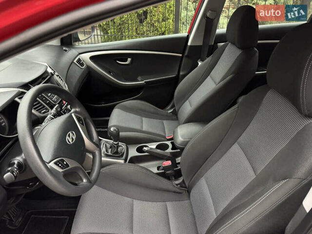 Червоний Хендай i30, об'ємом двигуна 1.4 л та пробігом 72 тис. км за 7800 $, фото 23 на Automoto.ua