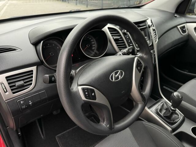 Червоний Хендай i30, об'ємом двигуна 1.4 л та пробігом 72 тис. км за 7800 $, фото 12 на Automoto.ua