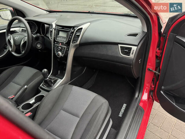 Червоний Хендай i30, об'ємом двигуна 1.4 л та пробігом 72 тис. км за 7800 $, фото 31 на Automoto.ua