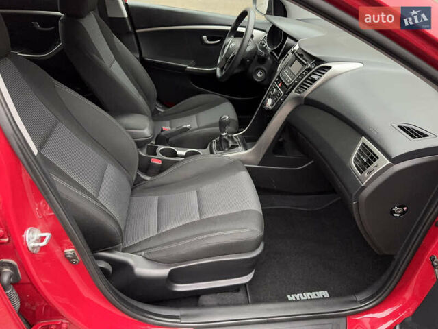 Червоний Хендай i30, об'ємом двигуна 1.4 л та пробігом 72 тис. км за 7800 $, фото 29 на Automoto.ua