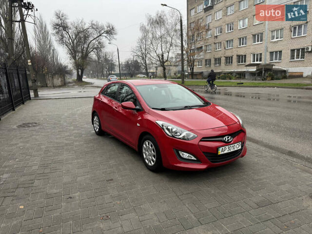 Червоний Хендай i30, об'ємом двигуна 1.4 л та пробігом 72 тис. км за 7800 $, фото 1 на Automoto.ua