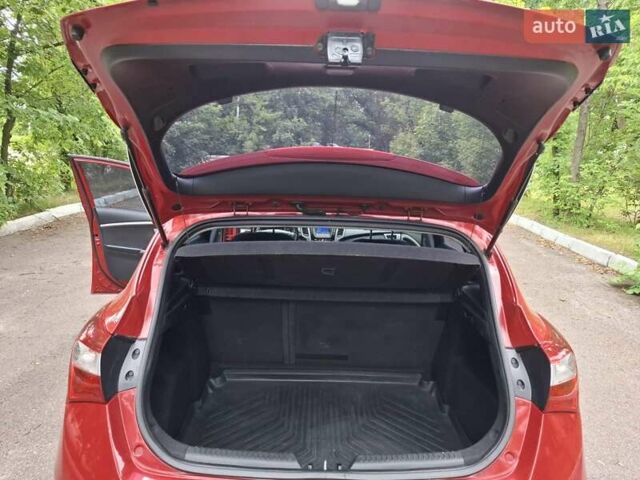 Красный Хендай i30, объемом двигателя 1.58 л и пробегом 208 тыс. км за 7700 $, фото 5 на Automoto.ua