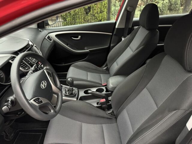 Червоний Хендай i30, об'ємом двигуна 1.4 л та пробігом 72 тис. км за 7800 $, фото 22 на Automoto.ua