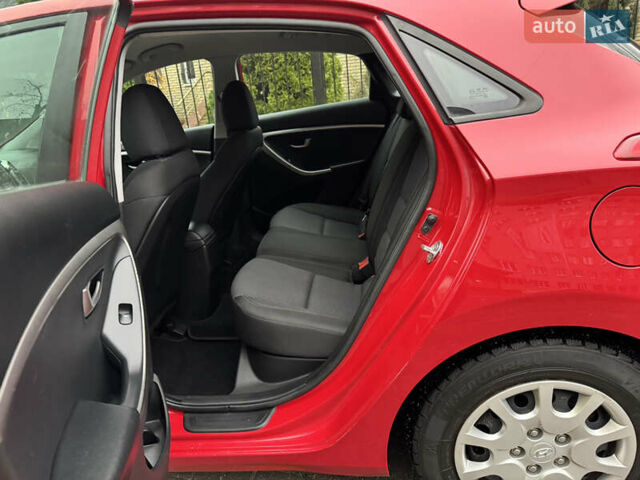 Червоний Хендай i30, об'ємом двигуна 1.4 л та пробігом 72 тис. км за 7800 $, фото 26 на Automoto.ua