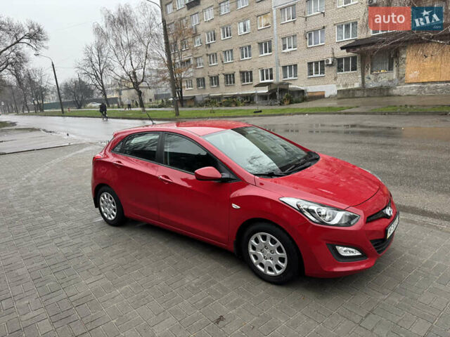 Червоний Хендай i30, об'ємом двигуна 1.4 л та пробігом 72 тис. км за 7800 $, фото 2 на Automoto.ua