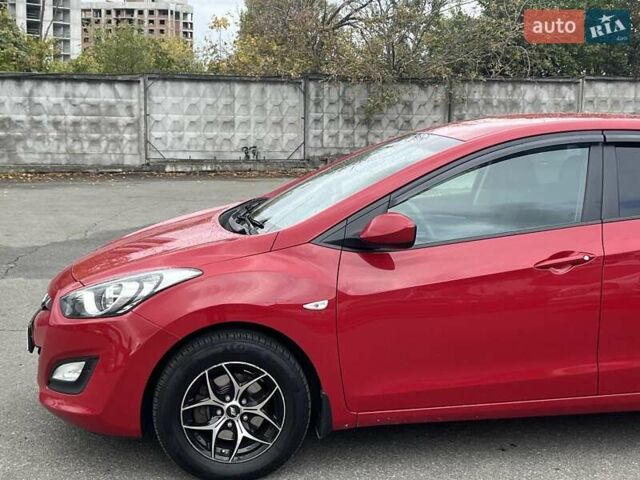 Хендай i30 2013 в Киеве на Automoto.ua Красный Хендай i30, объемом двигателя 1.4 л и пробегом 122 тыс. км за 9790 $, фото 9 на Automoto.ua