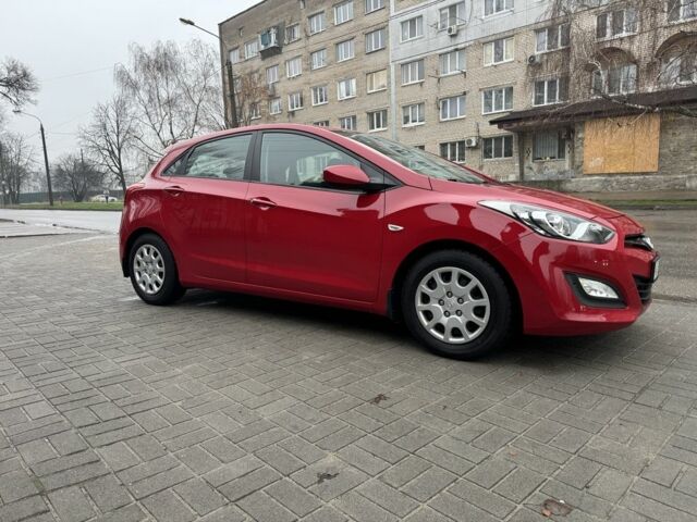 Червоний Хендай i30, об'ємом двигуна 1.4 л та пробігом 72 тис. км за 7800 $, фото 5 на Automoto.ua