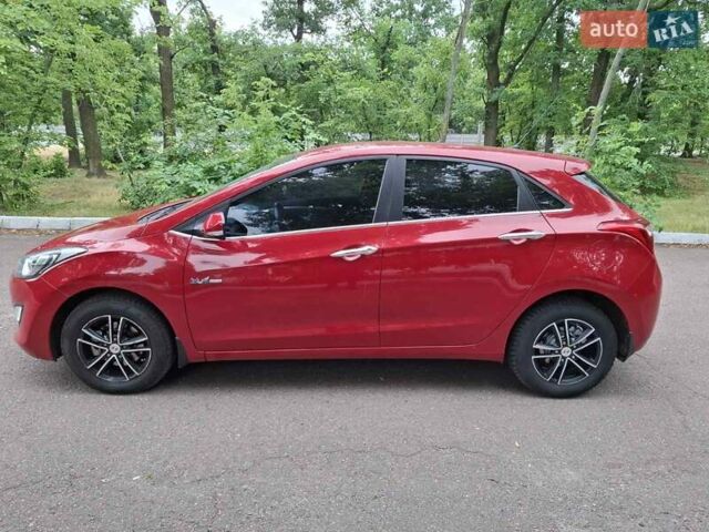 Красный Хендай i30, объемом двигателя 1.58 л и пробегом 208 тыс. км за 7700 $, фото 3 на Automoto.ua