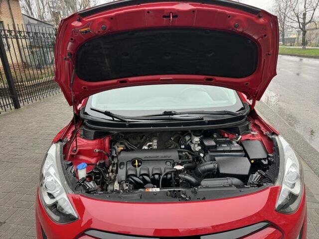 Червоний Хендай i30, об'ємом двигуна 1.4 л та пробігом 72 тис. км за 7800 $, фото 7 на Automoto.ua