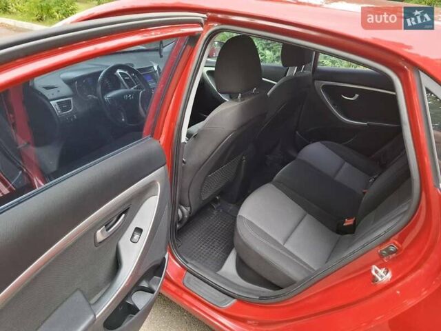 Красный Хендай i30, объемом двигателя 1.58 л и пробегом 208 тыс. км за 7700 $, фото 9 на Automoto.ua