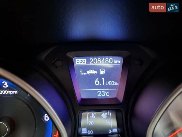 Красный Хендай i30, объемом двигателя 1.58 л и пробегом 208 тыс. км за 8700 $, фото 15 на Automoto.ua