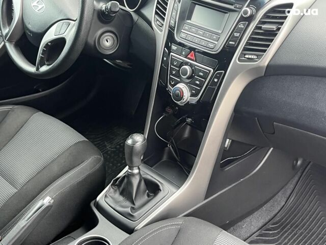 Хендай i30 2013 в Киеве на Automoto.ua Красный Хендай i30, объемом двигателя 1.4 л и пробегом 122 тыс. км за 9790 $, фото 23 на Automoto.ua