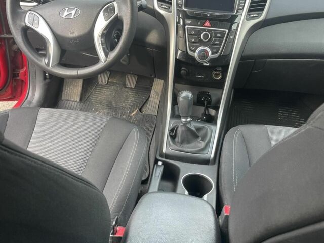 Хендай i30 2013 в Емильчином на Automoto.ua Красный Хендай i30, объемом двигателя 1.4 л и пробегом 85 тыс. км за 8200 $, фото 3 на Automoto.ua