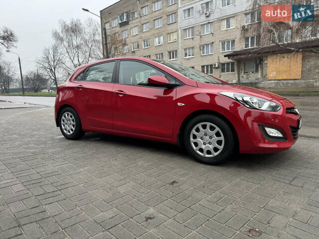 Червоний Хендай i30, об'ємом двигуна 1.4 л та пробігом 72 тис. км за 7800 $, фото 4 на Automoto.ua