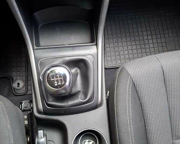 Красный Хендай i30, объемом двигателя 1.58 л и пробегом 208 тыс. км за 7700 $, фото 24 на Automoto.ua