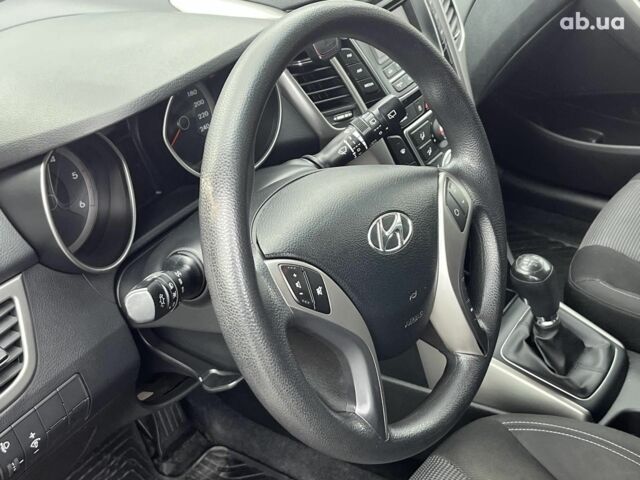 Хендай i30 2013 в Киеве на Automoto.ua Красный Хендай i30, объемом двигателя 1.4 л и пробегом 122 тыс. км за 9790 $, фото 13 на Automoto.ua