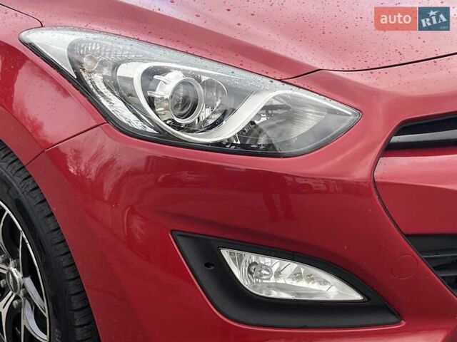 Хендай i30 2013 в Киеве на Automoto.ua Красный Хендай i30, объемом двигателя 1.4 л и пробегом 122 тыс. км за 9790 $, фото 25 на Automoto.ua