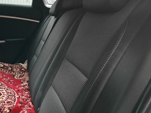 Красный Хендай i30, объемом двигателя 1.4 л и пробегом 80 тыс. км за 6300 $, фото 7 на Automoto.ua