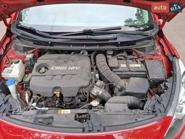 Красный Хендай i30, объемом двигателя 1.58 л и пробегом 208 тыс. км за 7700 $, фото 6 на Automoto.ua