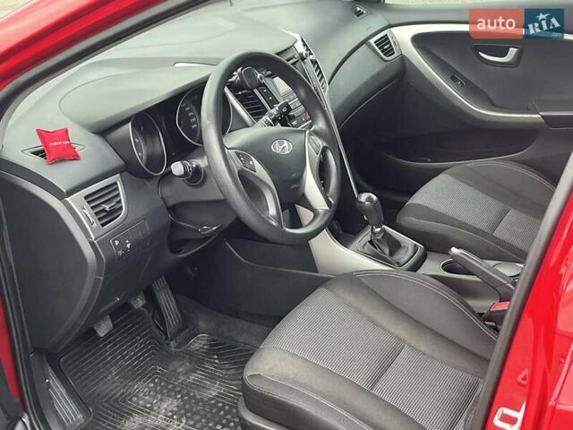 Хендай i30 2013 в Киеве на Automoto.ua Красный Хендай i30, объемом двигателя 1.4 л и пробегом 122 тыс. км за 9790 $, фото 10 на Automoto.ua
