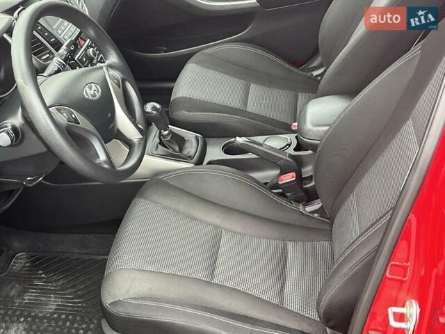 Хендай i30 2013 в Киеве на Automoto.ua Красный Хендай i30, объемом двигателя 1.4 л и пробегом 122 тыс. км за 9790 $, фото 16 на Automoto.ua