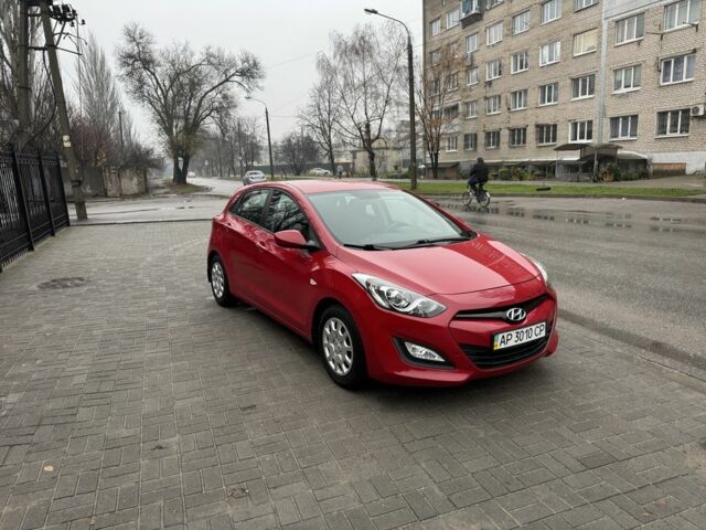 Червоний Хендай i30, об'ємом двигуна 1.4 л та пробігом 72 тис. км за 7800 $, фото 6 на Automoto.ua