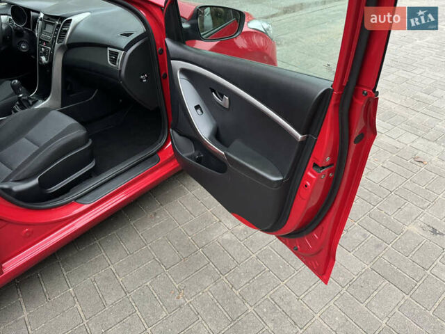 Червоний Хендай i30, об'ємом двигуна 1.4 л та пробігом 72 тис. км за 7800 $, фото 33 на Automoto.ua