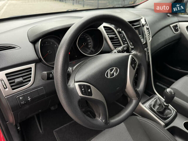 Червоний Хендай i30, об'ємом двигуна 1.4 л та пробігом 72 тис. км за 7800 $, фото 24 на Automoto.ua