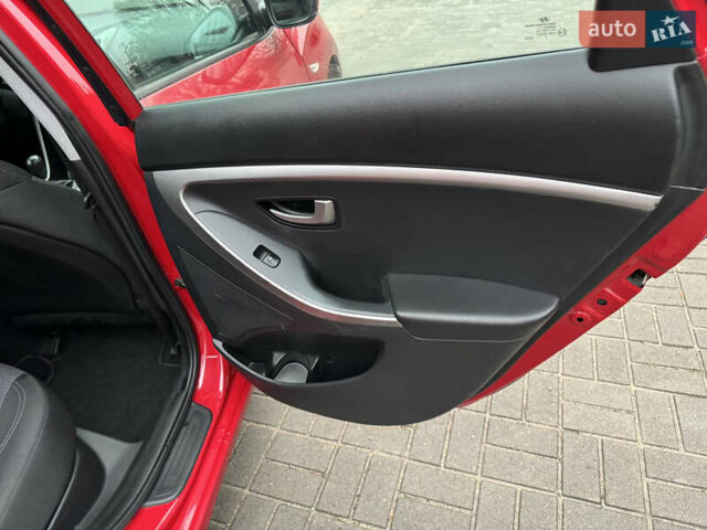 Червоний Хендай i30, об'ємом двигуна 1.4 л та пробігом 72 тис. км за 7800 $, фото 28 на Automoto.ua
