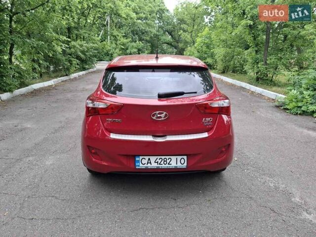 Красный Хендай i30, объемом двигателя 1.58 л и пробегом 208 тыс. км за 8700 $, фото 1 на Automoto.ua