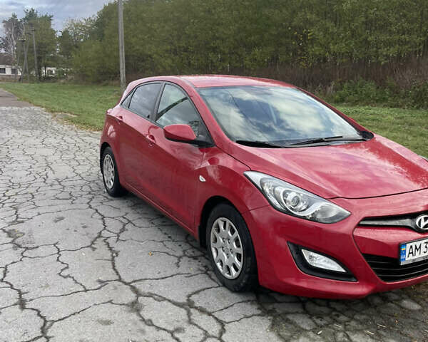 Хендай i30 2013 в Емильчином на Automoto.ua Красный Хендай i30, объемом двигателя 1.4 л и пробегом 85 тыс. км за 8200 $, фото 4 на Automoto.ua