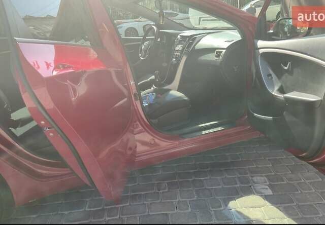 Красный Хендай i30, объемом двигателя 1.4 л и пробегом 155 тыс. км за 7600 $, фото 13 на Automoto.ua