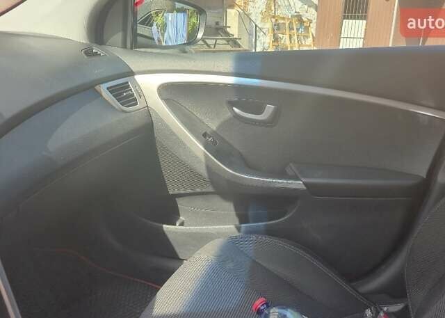 Красный Хендай i30, объемом двигателя 1.4 л и пробегом 155 тыс. км за 7600 $, фото 10 на Automoto.ua