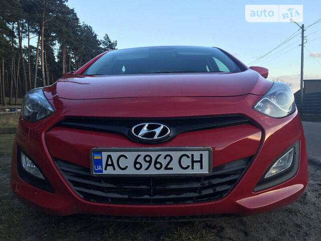 Червоний Хендай i30, об'ємом двигуна 1.4 л та пробігом 200 тис. км за 8300 $, фото 2 на Automoto.ua