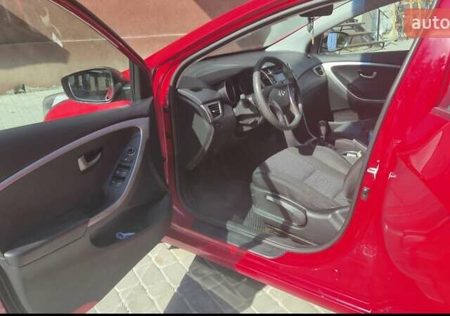 Красный Хендай i30, объемом двигателя 1.4 л и пробегом 155 тыс. км за 7600 $, фото 3 на Automoto.ua