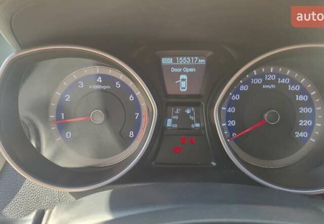 Красный Хендай i30, объемом двигателя 1.4 л и пробегом 155 тыс. км за 7600 $, фото 5 на Automoto.ua