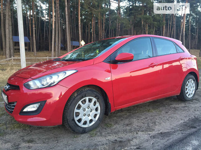 Червоний Хендай i30, об'ємом двигуна 1.4 л та пробігом 200 тис. км за 8300 $, фото 4 на Automoto.ua