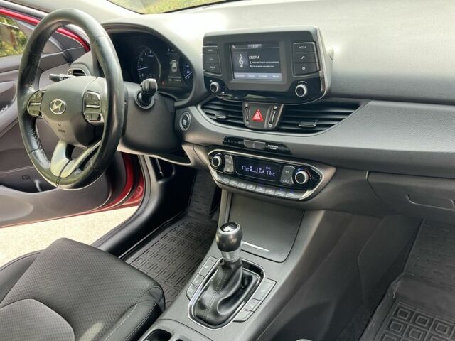 Хендай i30 2017 в Броварах на Automoto.ua Красный Хендай i30, объемом двигателя 1.6 л и пробегом 112 тыс. км за 13999 $, фото 7 на Automoto.ua