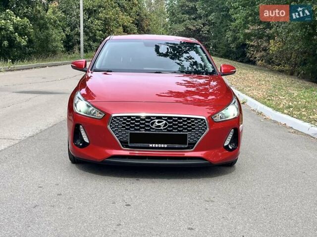 Красный Хендай i30, объемом двигателя 1.6 л и пробегом 111 тыс. км за 15200 $, фото 1 на Automoto.ua